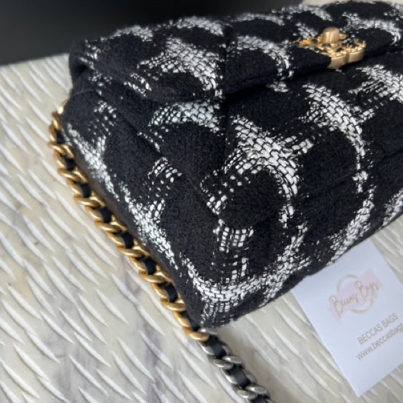 CHANEL 19 BAG (AUTHENTIC) - Picture 3 of 12